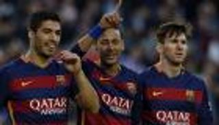 ملعب ومدرج وهاتف.. اجتماع عابر للقارات يُحيي مثلث برشلونة التاريخي (صورة)