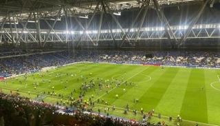 جماهير إسبانيول تقتحم احتفالات برشلونة