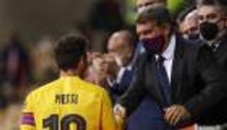 بعد حسم الليغا.. برشلونة يعلن موقفه من عودة ميسي 