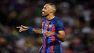 تأخر 15 عاما.. 8 دقائق من برشلونة تمنح أوباميانغ أول دوري