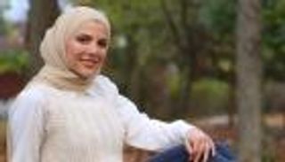 بلوغر سورية تبكي وتلطم على الهواء.. ماذا فعل بها زوجها؟ (فيديو)