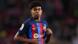 لامين يامال لاعب برشلونة