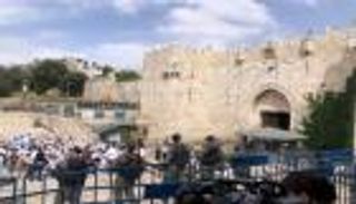 مسيرة الأعلام الإسرائيلية تبدأ بالوصول إلى باب العامود بالقدس الشرقية