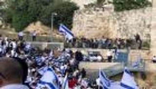 عشرات آلاف الإسرائيليين ينظمون مسيرة العلم بالقدس الشرقية وسط حراسة مشددة