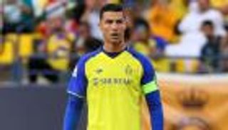 يحملها مطرب.. رسالة إلى السعودية لخطف كريستيانو رونالدو