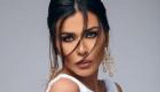 صور نادين الراسي تورطها مع الجمهور.. "جريئة ومثيرة"