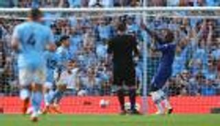 مانشستر سيتي يكرم ضيافة تشيلسي ويحتفل بدرع الدوري الإنجليزي