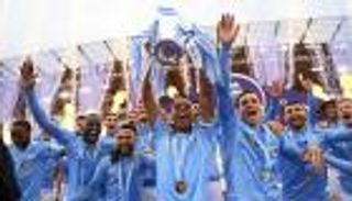 التتويج من المنزل.. "موضة" بطلها مانشستر سيتي في الدوري الإنجليزي