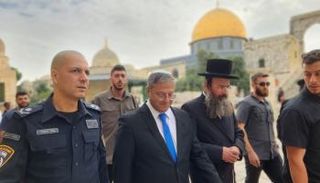 بن غفير خلال اقتحامه للمسجد الأقصى اليوم