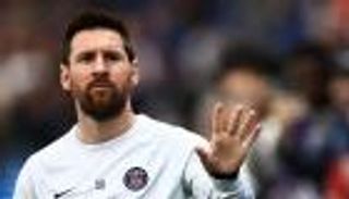 بـ300 هدية لزملاء الأندية.. ميسي ملك الإبداع في كرة القدم