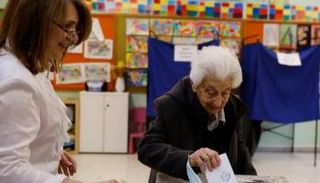 جانب من التصويت في الانتخابات اليونانية