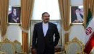 استقالة "مهندس" علاقات إيران مع الجوار.. بيت شعر يزيد الشكوك