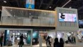 معرض أبوظبي الدولي للكتاب يفتح أبوابه للجمهور (صور)