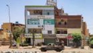 السودان قبل ساعات من الهدنة.. قتال وغارات جوية وبطون تئن