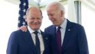 بايدن يحصل على أول صوت انتخابي.. بريد سريع من برلين