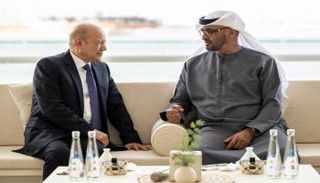 الشيخ محمد بن زايد آل نهيان يستقبل رئيس مجلس القيادة الرئاسي اليمني