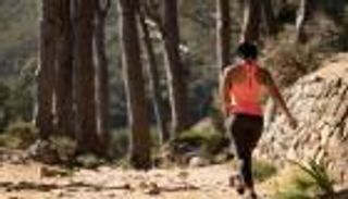 أهمية المشي لشد الجسم وفوائده الصحية