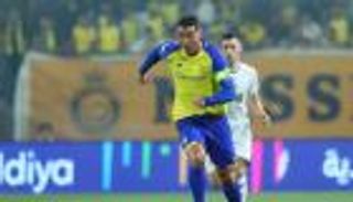 عارضة "الأول بارك" تحطم خطوط كريستيانو رونالدو الجوية (فيديو)