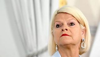 وزيرة الدفاع النمساوية