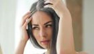 أسباب ظهور الشعر الأبيض مبكرا للشباب والأطفال.. وكيفية العلاج