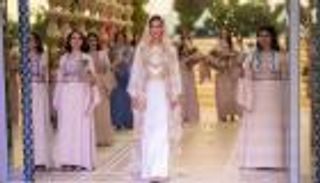 إطلالة شقيقتي الأمير الحسين في حفل حناء رجوة.. رقة وأناقة (صور)