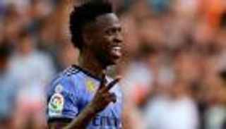 رغم التضامن معه.. تشافي يرفض إلغاء طرد فينيسيوس