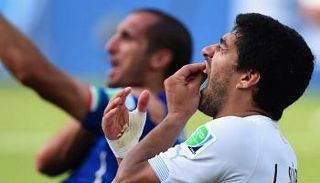 لويس سواريز في واقعة كأس العالم 2014