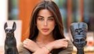 يارا السكري.. من هي "الجميلة" التي ارتبط اسمها بالفنان تامر حسني؟