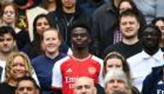 قميص أرسنال الجديد.. الذهب يعيد ذكريات دوري اللا هزيمة