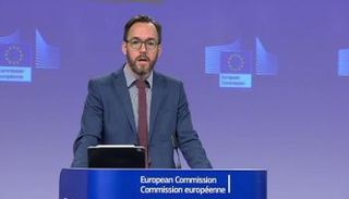 تيم ماكفي المتحدث الرسمي باسم المفوضية الأوروبية