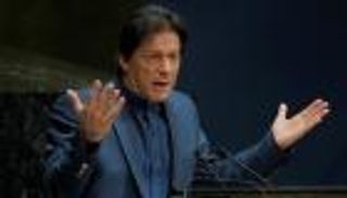 أزمة باكستان.. عمران خان يلقي "طوق الحوار" لانتشال البلاد من الفوضى