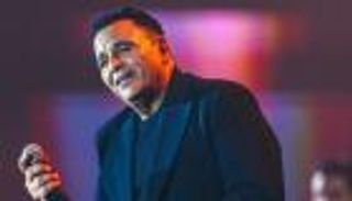 محمد فؤاد يشعل الأجواء في جدة.. أغنيات قديمة وتصريحات مثيرة