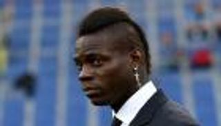 "التاريخ يدعم الأضعف".. بالوتيلي يتوقع سيناريو نهائي أبطال أوروبا