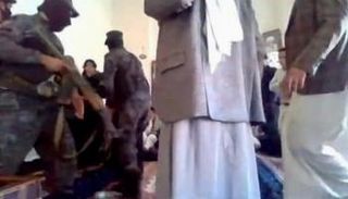 جانب من اقتحام المليشيات لاجتماع البهائيين