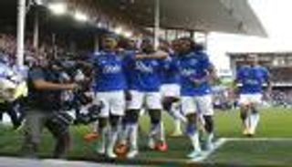 الأندية الهابطة من الدوري الإنجليزي.. نجاة إيفرتون وسقوط "البطل المعجزة"