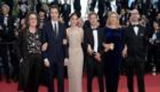 نجوم العالم يتألقون على سجادة "كان".. وجين فوندا تخطف الأنظار (صور)