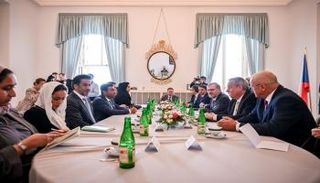 جانب من الاجتماعات بين الوفدين الإماراتي والتشيكي