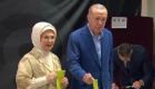 أردوغان يدلي بصوته في إعادة رئاسيات تركيا