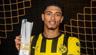 الإنجليزي جود بيلينغهام بقميص بروسيا دورتموند