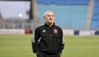 "الأسوأ في مركزه".. مدرب الأهلي المصري يصدم لاعبه على الهواء