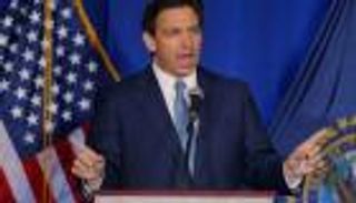 ديزني والبيت الأبيض.. معركة إثبات الذات لرون ديسانتيس