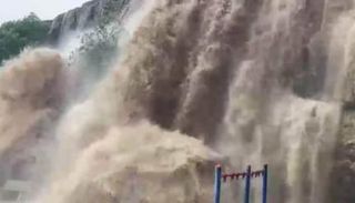 شلالات كسرى بعد موجة الأمطار