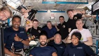 صورة لرواد الفضاء بمحطة الفضاء الدولية 