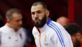 أبلغ ريال مدريد.. متى يحسم كريم بنزيما موقفه من عرض اتحاد جدة؟