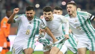 أيمن محيوس، مهاجم منتخب الجزائر