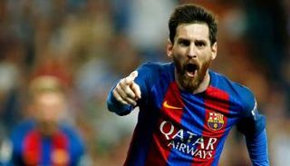 ليونيل ميسي بقميص برشلونة الإسباني