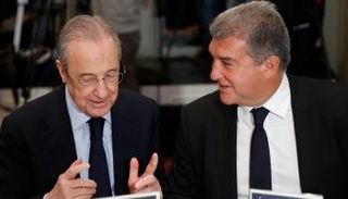 فلورنتينو بيريز رئيس ريال مدريد وخوان لابورتا نظيره في برشلونة