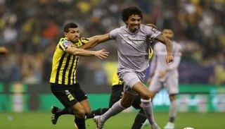 طارق حامد لاعب وسط اتحاد جدة