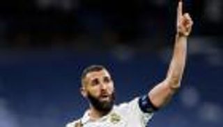 التضارب مستمر.. ما حقيقة انتقال بنزيما إلى الاتحاد السعودي؟