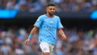 محرز "حاضر غائب" في احتفالات مانشستر سيتي.. ومناشدات الرحيل تحاصره (فيديو)